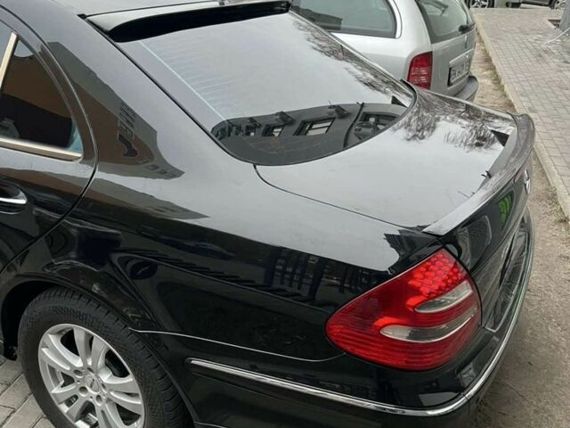 Чорний Мерседес Е-Клас, об'ємом двигуна 3.2 л та пробігом 240 тис. км за 3999 $, фото 1 на Automoto.ua