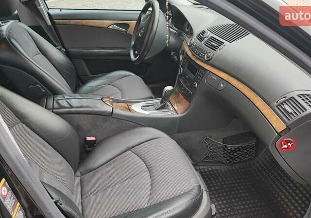 Черный Мерседес Е-Класс, объемом двигателя 1.8 л и пробегом 298 тыс. км за 8200 $, фото 46 на Automoto.ua