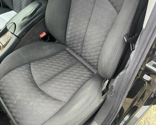 Черный Мерседес Е-Класс, объемом двигателя 1.8 л и пробегом 267 тыс. км за 6950 $, фото 20 на Automoto.ua