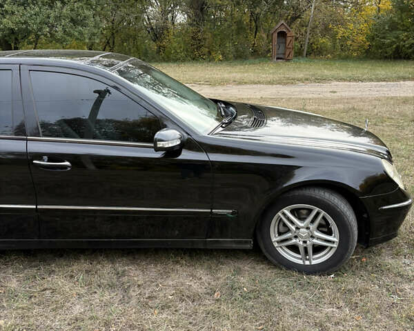 Черный Мерседес Е-Класс, объемом двигателя 2 л и пробегом 355 тыс. км за 6200 $, фото 5 на Automoto.ua