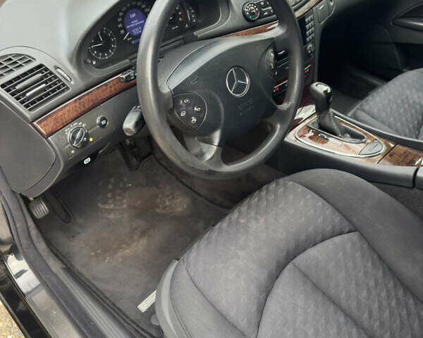 Чорний Мерседес Е-Клас, об'ємом двигуна 1.8 л та пробігом 268 тис. км за 7500 $, фото 10 на Automoto.ua