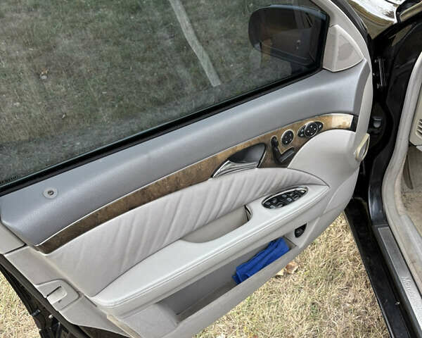 Черный Мерседес Е-Класс, объемом двигателя 2 л и пробегом 355 тыс. км за 6200 $, фото 11 на Automoto.ua