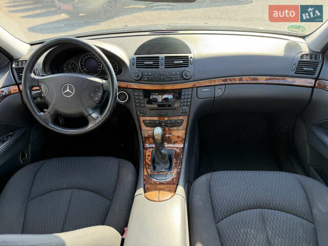 Черный Мерседес Е-Класс, объемом двигателя 1.8 л и пробегом 239 тыс. км за 6800 $, фото 21 на Automoto.ua