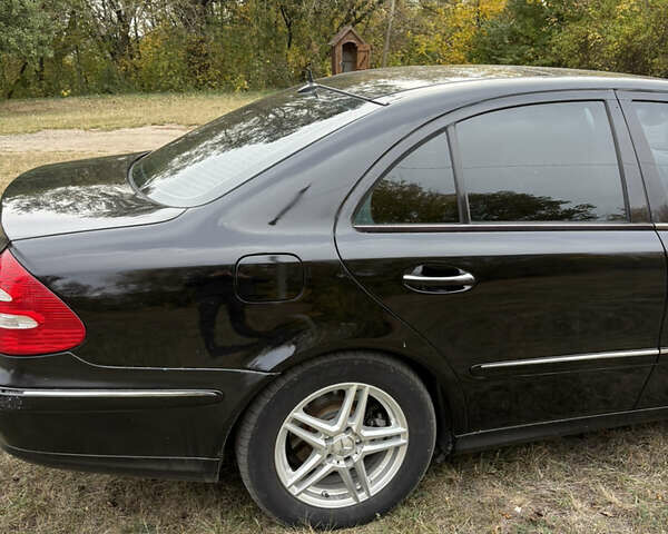 Черный Мерседес Е-Класс, объемом двигателя 2 л и пробегом 355 тыс. км за 6200 $, фото 4 на Automoto.ua