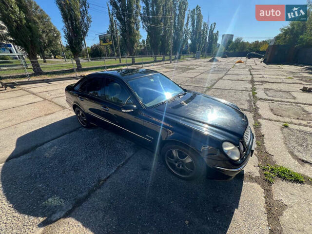 Чорний Мерседес Е-Клас, об'ємом двигуна 4.97 л та пробігом 341 тис. км за 4999 $, фото 12 на Automoto.ua