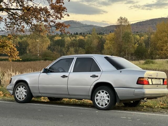 Черный Мерседес Е-Класс, объемом двигателя 3.2 л и пробегом 375 тыс. км за 1850 $, фото 1 на Automoto.ua