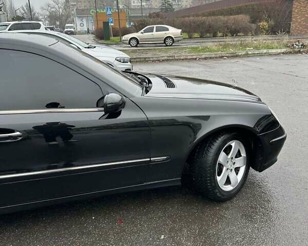 Черный Мерседес Е-Класс, объемом двигателя 3.2 л и пробегом 390 тыс. км за 6100 $, фото 4 на Automoto.ua