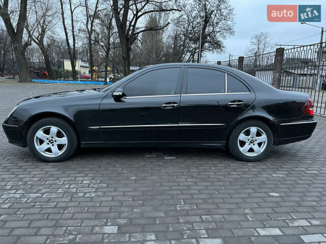 Черный Мерседес Е-Класс, объемом двигателя 2.2 л и пробегом 350 тыс. км за 7200 $, фото 3 на Automoto.ua