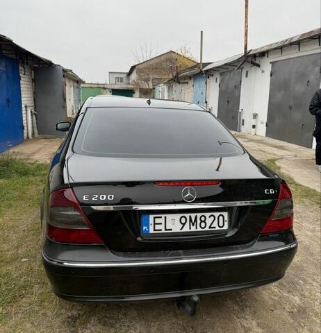 Черный Мерседес Е-Класс, объемом двигателя 2.2 л и пробегом 350 тыс. км за 3200 $, фото 5 на Automoto.ua