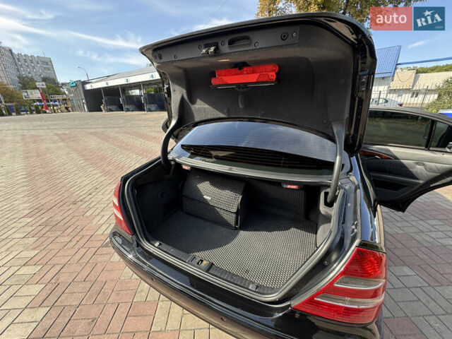 Черный Мерседес Е-Класс, объемом двигателя 4.97 л и пробегом 360 тыс. км за 10000 $, фото 34 на Automoto.ua