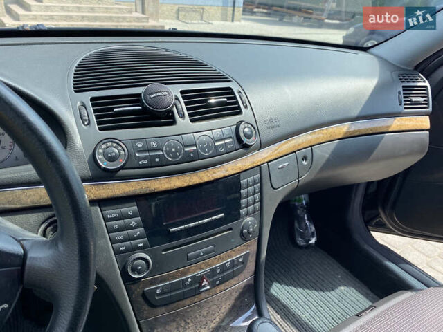 Черный Мерседес Е-Класс, объемом двигателя 2.15 л и пробегом 200 тыс. км за 6700 $, фото 10 на Automoto.ua