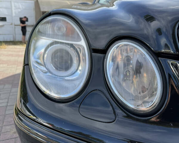 Черный Мерседес Е-Класс, объемом двигателя 4.97 л и пробегом 360 тыс. км за 10000 $, фото 22 на Automoto.ua