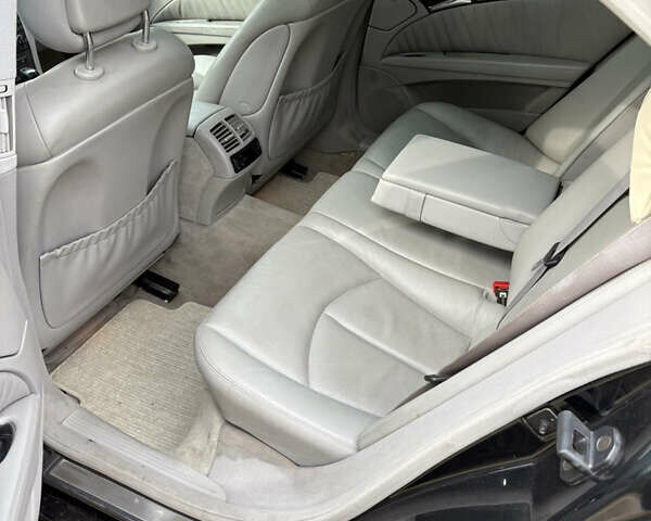 Черный Мерседес Е-Класс, объемом двигателя 2 л и пробегом 355 тыс. км за 6200 $, фото 9 на Automoto.ua