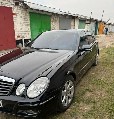 Черный Мерседес Е-Класс, объемом двигателя 2.2 л и пробегом 350 тыс. км за 3200 $, фото 6 на Automoto.ua