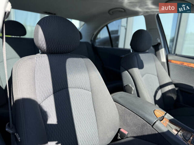 Черный Мерседес Е-Класс, объемом двигателя 1.8 л и пробегом 239 тыс. км за 6800 $, фото 25 на Automoto.ua