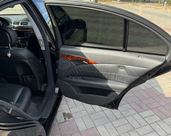 Черный Мерседес Е-Класс, объемом двигателя 4.97 л и пробегом 360 тыс. км за 10000 $, фото 14 на Automoto.ua