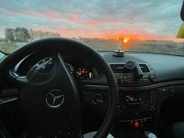 Чорний Мерседес Е-Клас, об'ємом двигуна 2.2 л та пробігом 300 тис. км за 3100 $, фото 5 на Automoto.ua