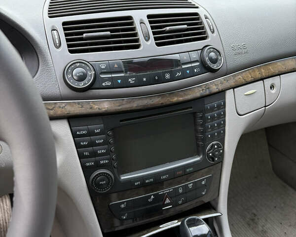 Черный Мерседес Е-Класс, объемом двигателя 2 л и пробегом 355 тыс. км за 6200 $, фото 13 на Automoto.ua