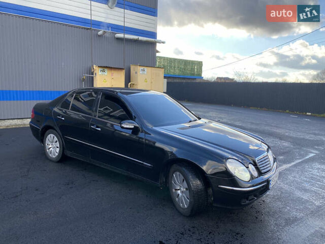 Черный Мерседес Е-Класс, объемом двигателя 3.2 л и пробегом 300 тыс. км за 6900 $, фото 5 на Automoto.ua