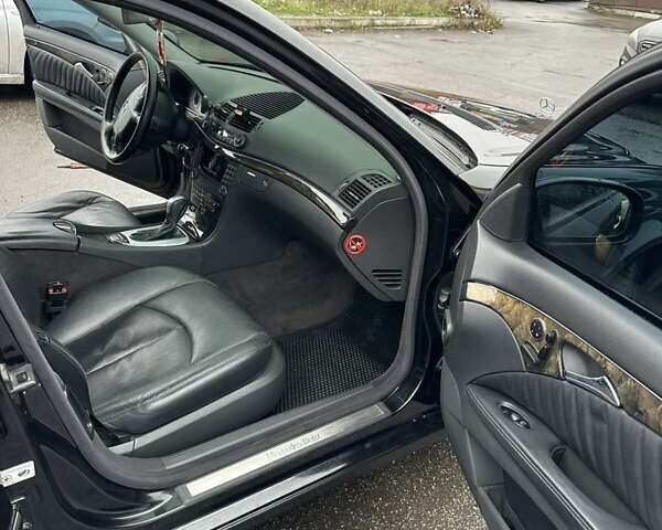 Черный Мерседес Е-Класс, объемом двигателя 3.2 л и пробегом 390 тыс. км за 6100 $, фото 14 на Automoto.ua