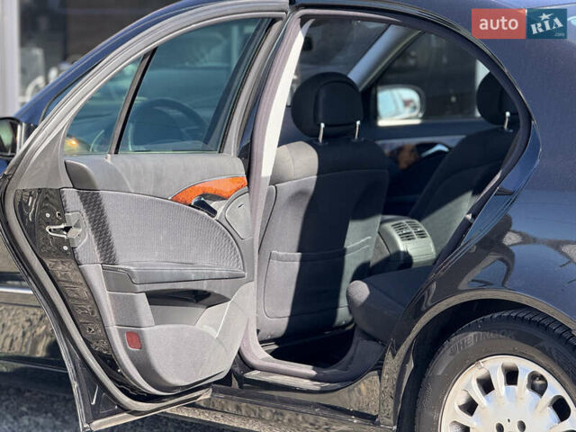 Черный Мерседес Е-Класс, объемом двигателя 1.8 л и пробегом 239 тыс. км за 6800 $, фото 28 на Automoto.ua