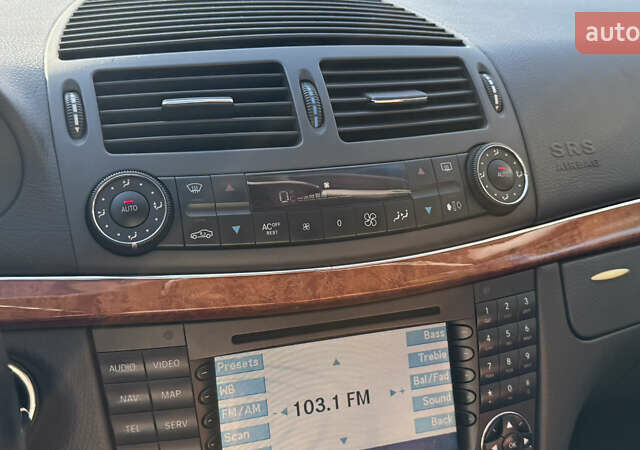 Черный Мерседес Е-Класс, объемом двигателя 5 л и пробегом 238 тыс. км за 12000 $, фото 37 на Automoto.ua