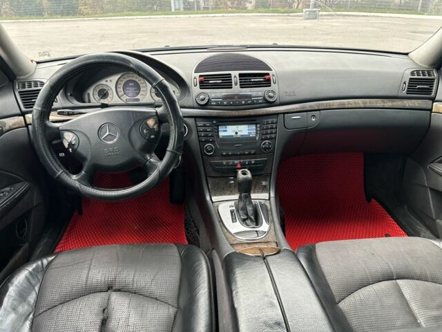 Черный Мерседес Е-Класс, объемом двигателя 3.2 л и пробегом 412 тыс. км за 2300 $, фото 3 на Automoto.ua