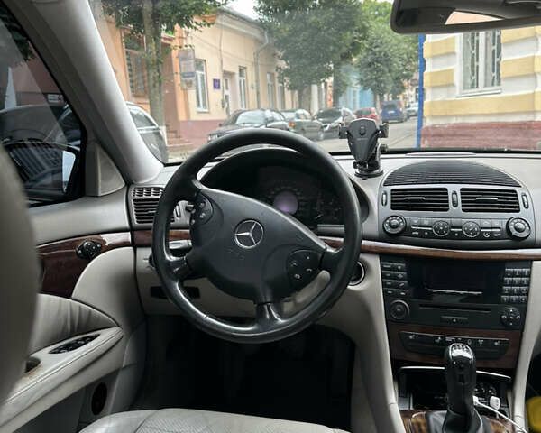 Чорний Мерседес Е-Клас, об'ємом двигуна 2.2 л та пробігом 290 тис. км за 7000 $, фото 7 на Automoto.ua