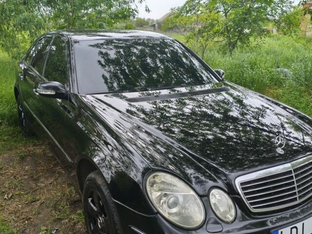 Черный Мерседес Е-Класс, объемом двигателя 3 л и пробегом 445 тыс. км за 4747 $, фото 1 на Automoto.ua