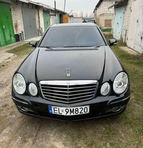 Черный Мерседес Е-Класс, объемом двигателя 2.2 л и пробегом 350 тыс. км за 3200 $, фото 8 на Automoto.ua