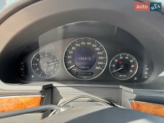 Черный Мерседес Е-Класс, объемом двигателя 4.97 л и пробегом 360 тыс. км за 10000 $, фото 19 на Automoto.ua