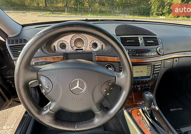 Черный Мерседес Е-Класс, объемом двигателя 5 л и пробегом 238 тыс. км за 12000 $, фото 32 на Automoto.ua