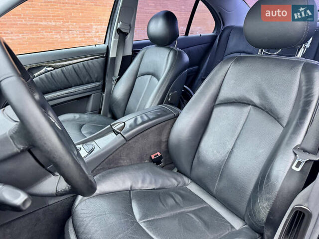 Черный Мерседес Е-Класс, объемом двигателя 3.2 л и пробегом 280 тыс. км за 5900 $, фото 23 на Automoto.ua