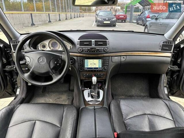 Черный Мерседес Е-Класс, объемом двигателя 4.97 л и пробегом 357 тыс. км за 10500 $, фото 9 на Automoto.ua