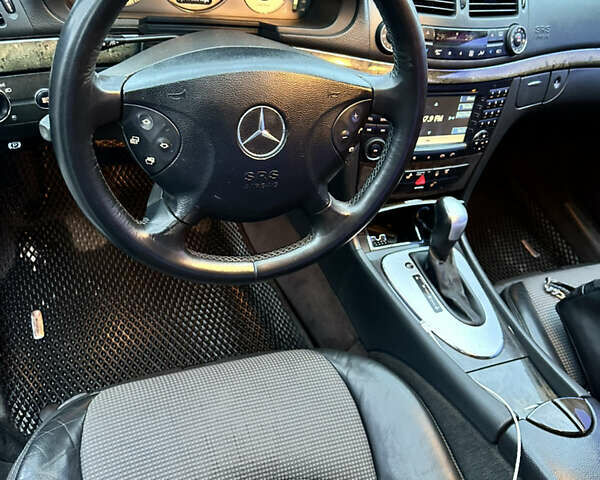 Черный Мерседес Е-Класс, объемом двигателя 2.7 л и пробегом 349 тыс. км за 5500 $, фото 8 на Automoto.ua