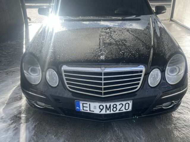 Черный Мерседес Е-Класс, объемом двигателя 2.2 л и пробегом 350 тыс. км за 3200 $, фото 9 на Automoto.ua