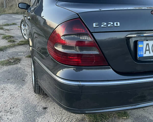 Чорний Мерседес Е-Клас, об'ємом двигуна 2.15 л та пробігом 400 тис. км за 7600 $, фото 8 на Automoto.ua