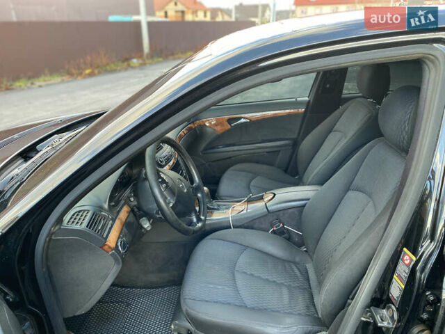 Черный Мерседес Е-Класс, объемом двигателя 3.2 л и пробегом 300 тыс. км за 6900 $, фото 9 на Automoto.ua