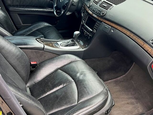 Черный Мерседес Е-Класс, объемом двигателя 3.2 л и пробегом 325 тыс. км за 6500 $, фото 10 на Automoto.ua