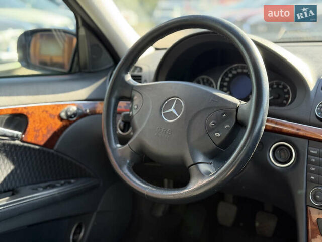 Черный Мерседес Е-Класс, объемом двигателя 1.8 л и пробегом 239 тыс. км за 6800 $, фото 29 на Automoto.ua