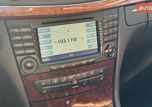 Черный Мерседес Е-Класс, объемом двигателя 5 л и пробегом 238 тыс. км за 12000 $, фото 36 на Automoto.ua