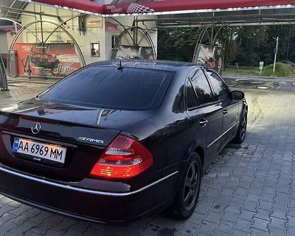 Черный Мерседес Е-Класс, объемом двигателя 4.97 л и пробегом 327 тыс. км за 5200 $, фото 3 на Automoto.ua