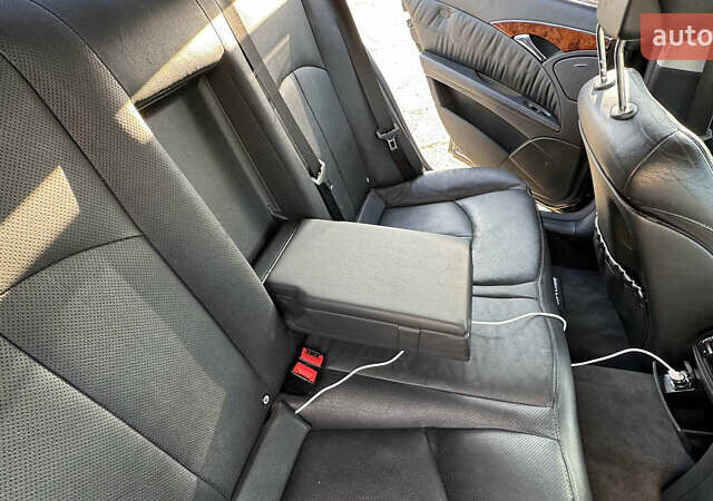 Черный Мерседес Е-Класс, объемом двигателя 5 л и пробегом 238 тыс. км за 12000 $, фото 20 на Automoto.ua