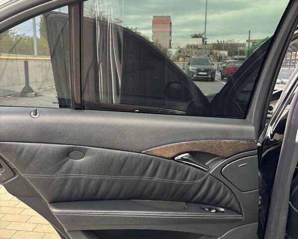 Черный Мерседес Е-Класс, объемом двигателя 4.97 л и пробегом 357 тыс. км за 10500 $, фото 5 на Automoto.ua