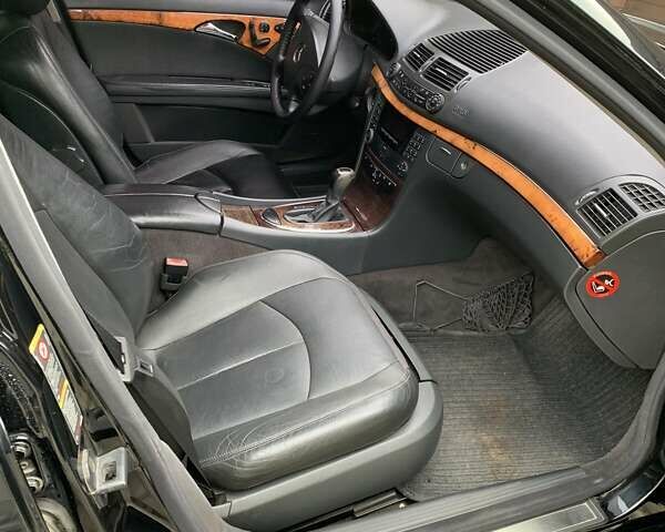 Черный Мерседес Е-Класс, объемом двигателя 2.15 л и пробегом 258 тыс. км за 5900 $, фото 4 на Automoto.ua