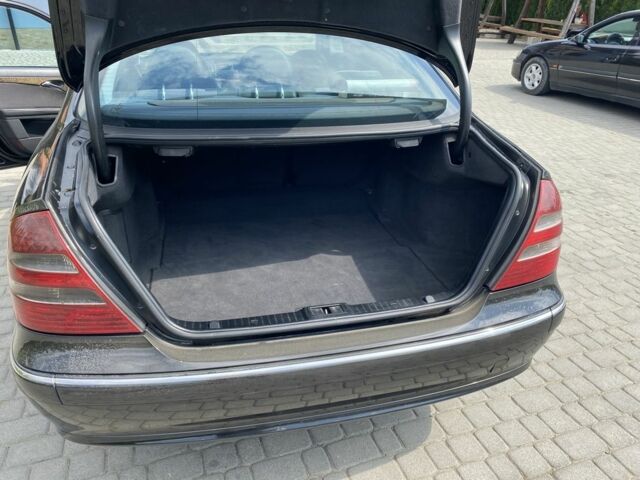 Черный Мерседес Е-Класс, объемом двигателя 2.1 л и пробегом 200 тыс. км за 6700 $, фото 10 на Automoto.ua