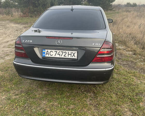 Черный Мерседес Е-Класс, объемом двигателя 2.15 л и пробегом 400 тыс. км за 6990 $, фото 5 на Automoto.ua