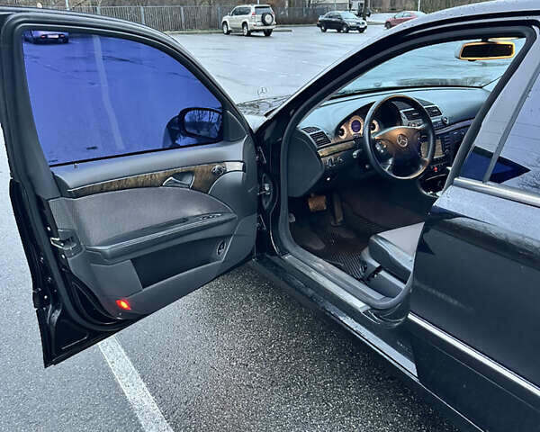 Черный Мерседес Е-Класс, объемом двигателя 2.7 л и пробегом 349 тыс. км за 5500 $, фото 7 на Automoto.ua