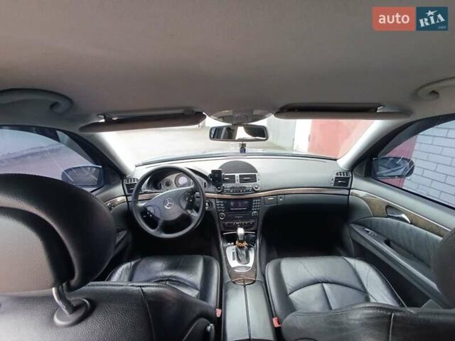 Чорний Мерседес Е-Клас, об'ємом двигуна 3.2 л та пробігом 270 тис. км за 4950 $, фото 5 на Automoto.ua