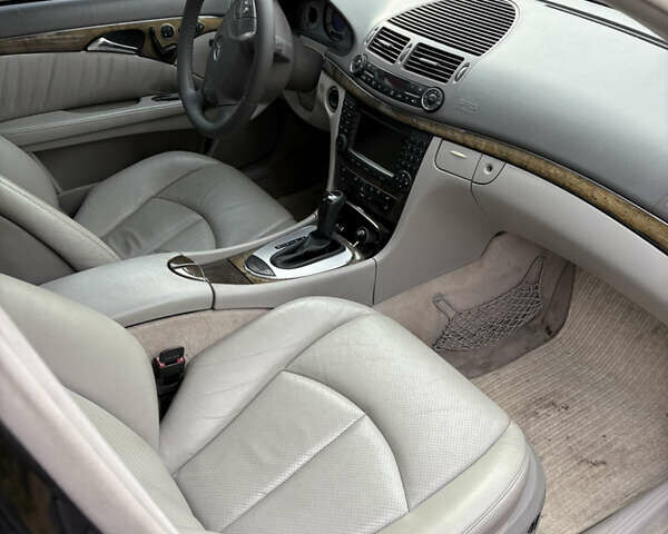 Черный Мерседес Е-Класс, объемом двигателя 2 л и пробегом 355 тыс. км за 6200 $, фото 6 на Automoto.ua